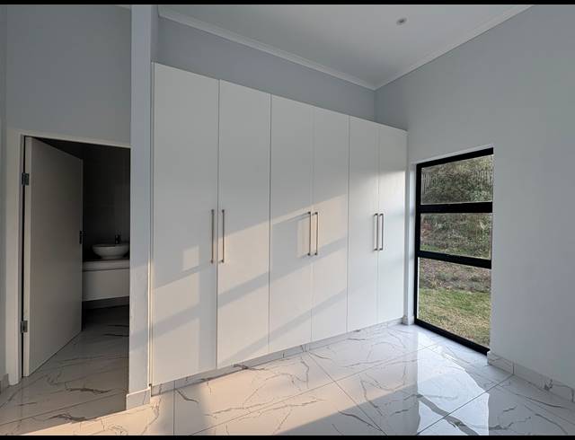 4 BEDROOM FREEHOLD FOR SALE IN TINLEY MANOR